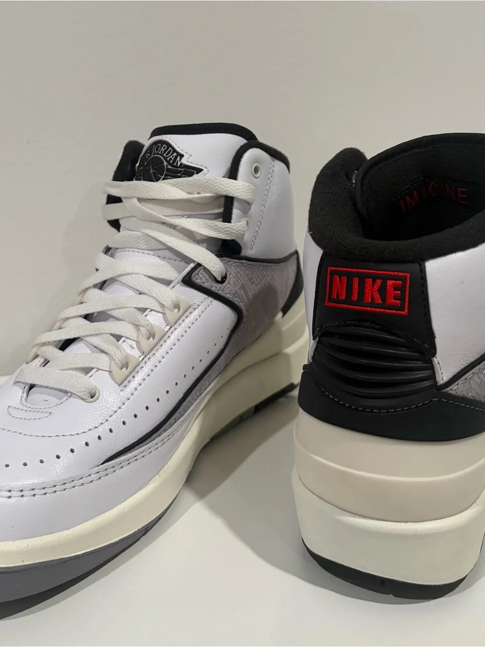 Nike Air Jordan 2 Retro Mid-Top Kids 6.5Y Leather Sneakers